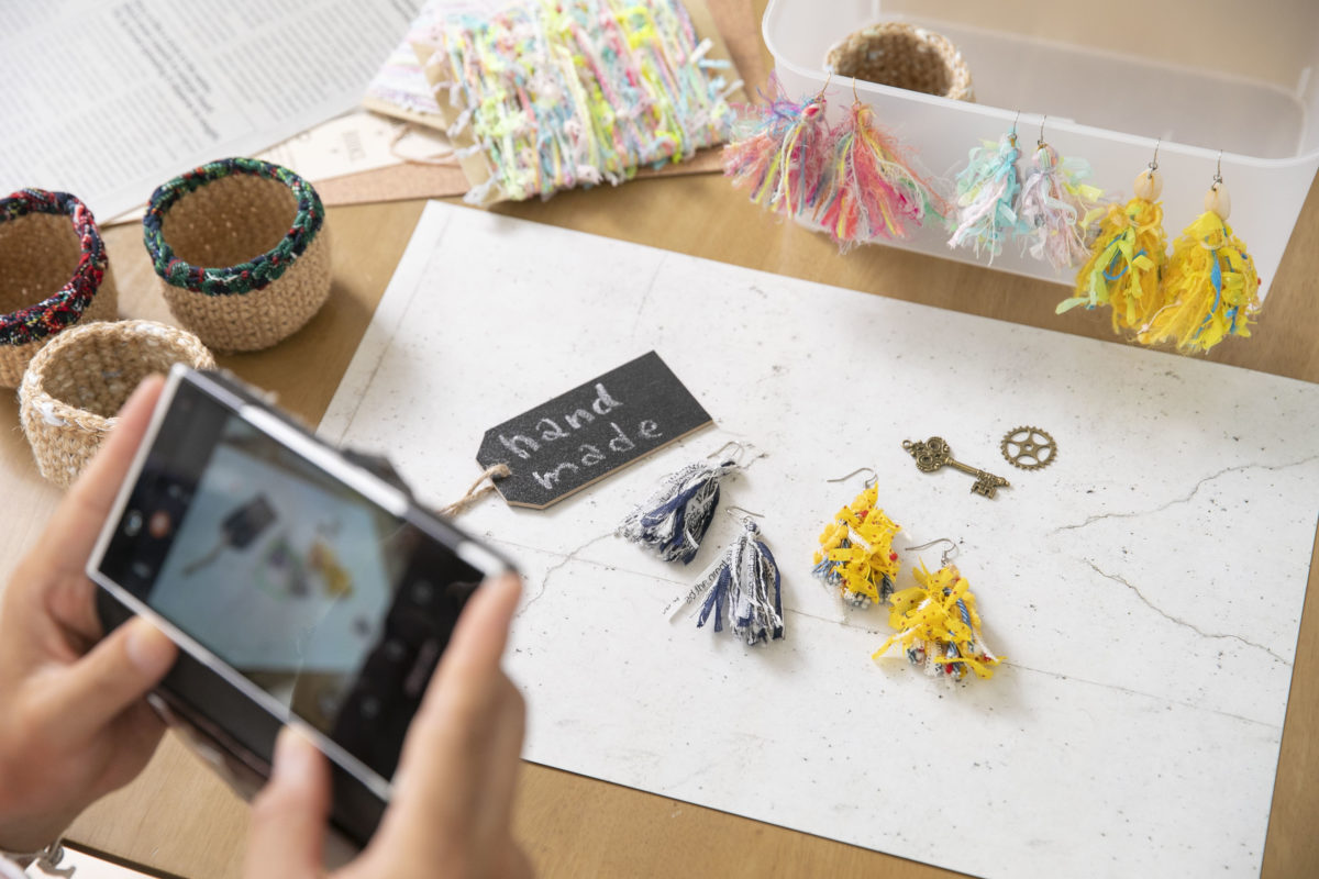 簡単にインスタ映えする写真が撮れる 話題の3coinsフォトスタジオセットって インテリア 雑貨 Mart マート 公式サイト 光文社