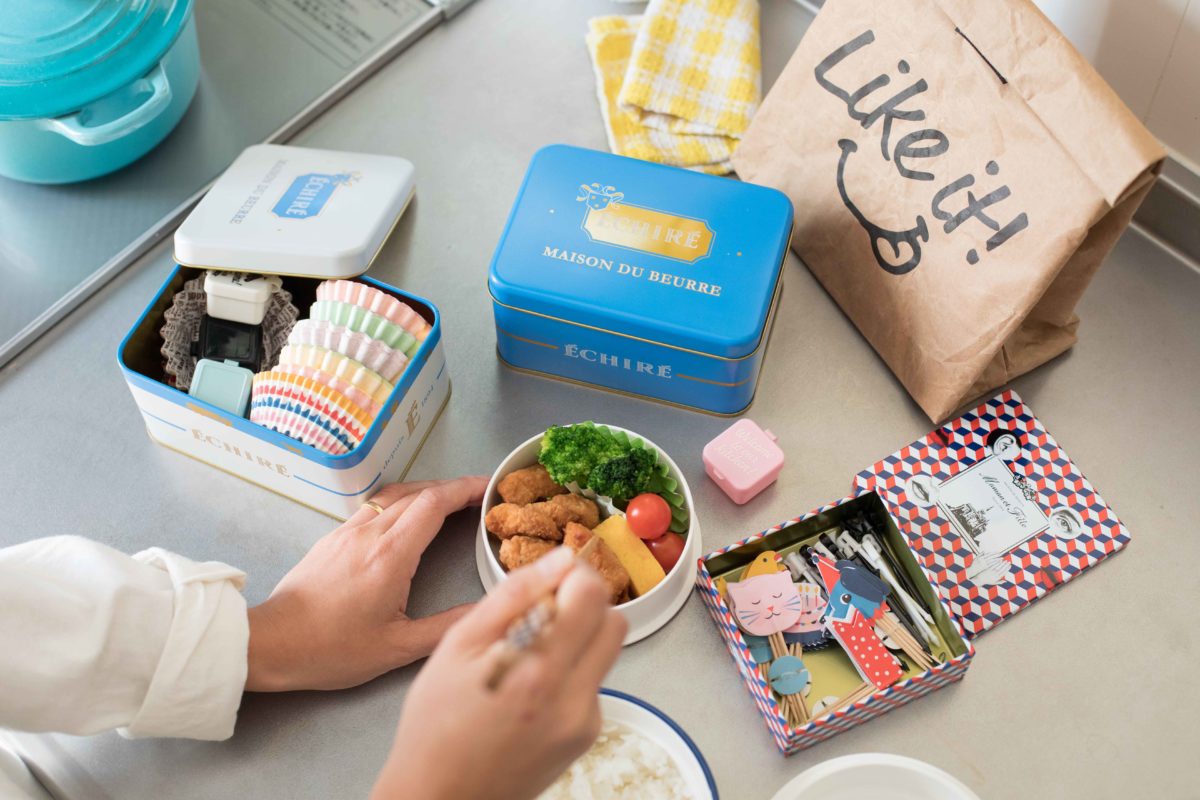 お菓子のかわいい空き缶を使ったキッチンのおしゃれ収納術4選 キッチン 雑貨 Mart マート 公式サイト 光文社