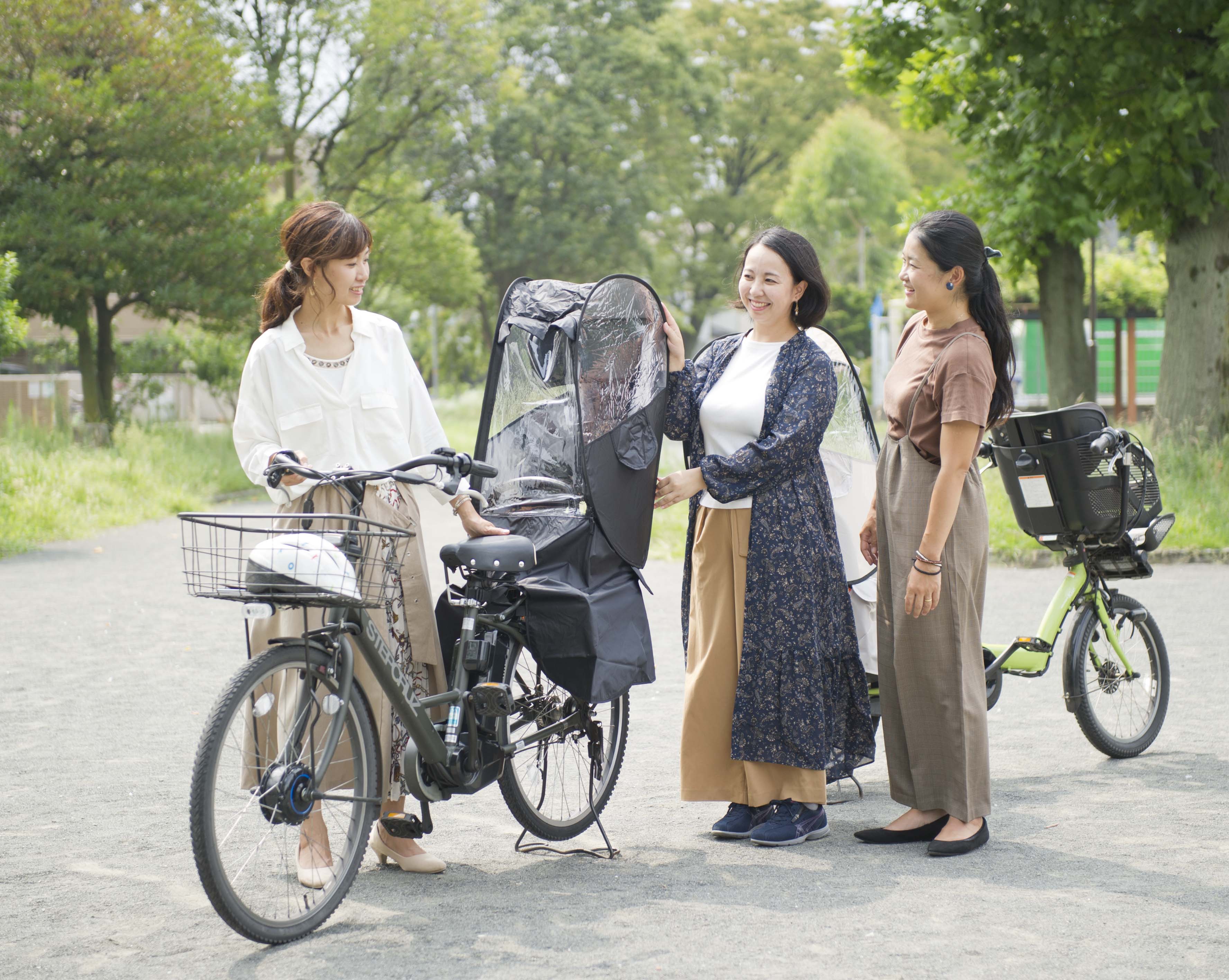 カバーの中が広々して使いやすい ハローエンジェル の子ども乗せ自転車用レインカバー レジャー 雑貨 Mart マート 公式サイト 光文社