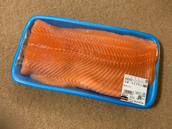 ノルウェー産 刺身用生アトランティックサーモンフィレ 100gあたり328円／100g