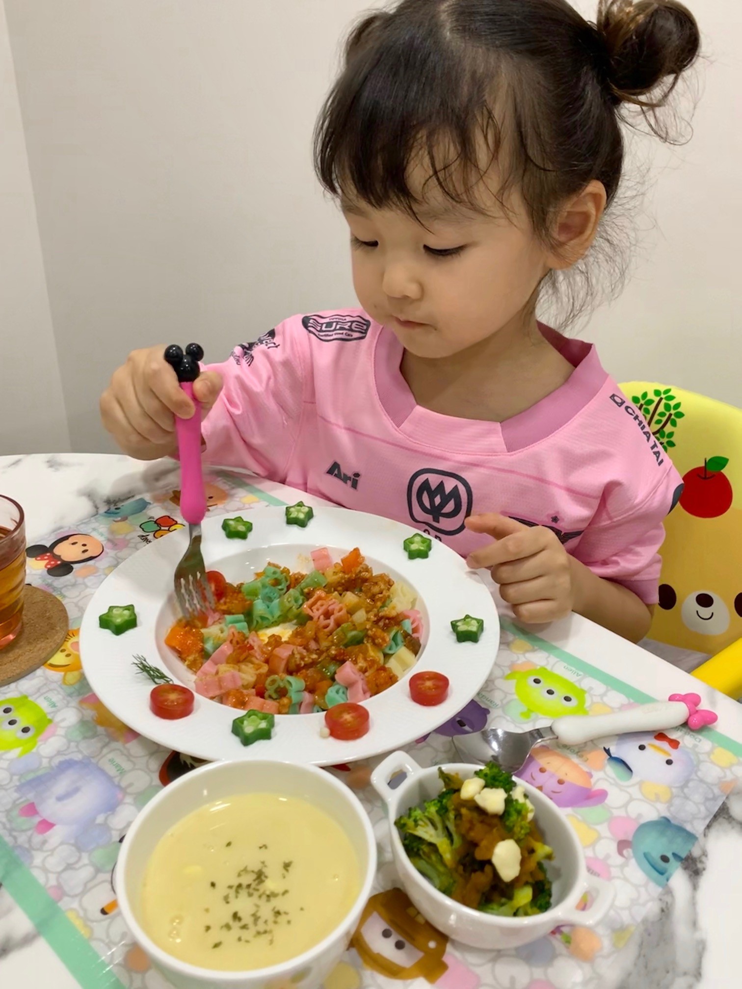 タイ在住サッカー選手妻 中村明花さんが語る 超早寝スタイルに合わせて夕飯も工夫中 ピープル ライフ ピープル Mart マート 公式サイト 光文社