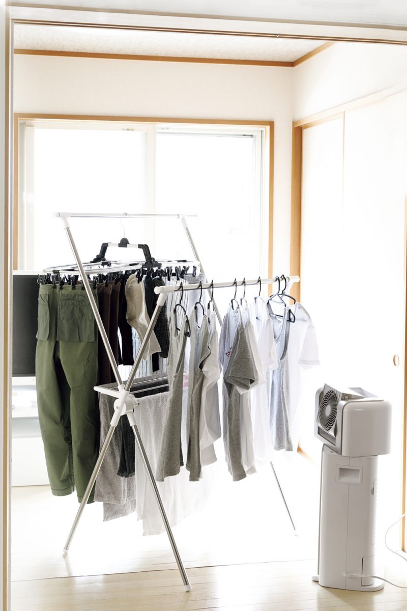 【品質保証人気SALE】4☆SHARP シャープ 衣類乾燥除湿機 狭いスペースでの部屋干しに「CV-N71-W」2021年製　保証書付 衣類乾燥機