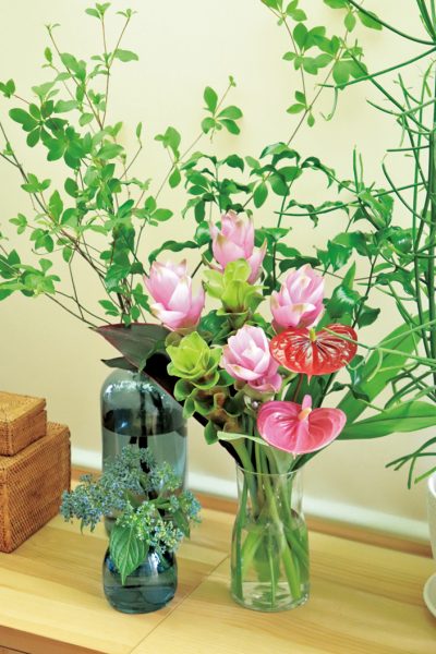並べるバランスは３つ がいい 花のある暮らしの花瓶選び Martistレポート マーティスト Mart アンバサダー Mart マート 公式サイト 光文社