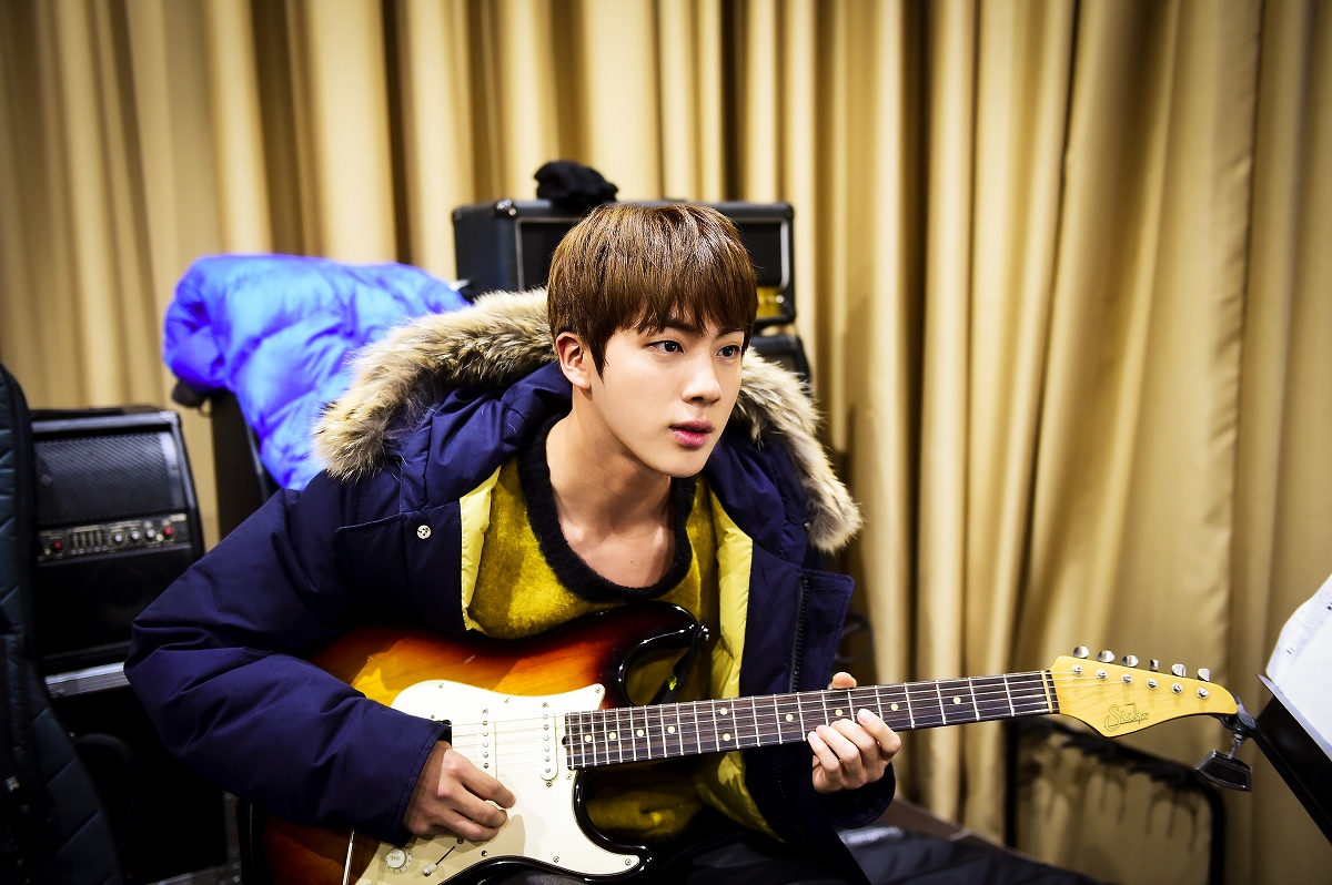 新品✨BTS ジン ギター ネックレス ソウル コヤン 韓国 JIN BTS