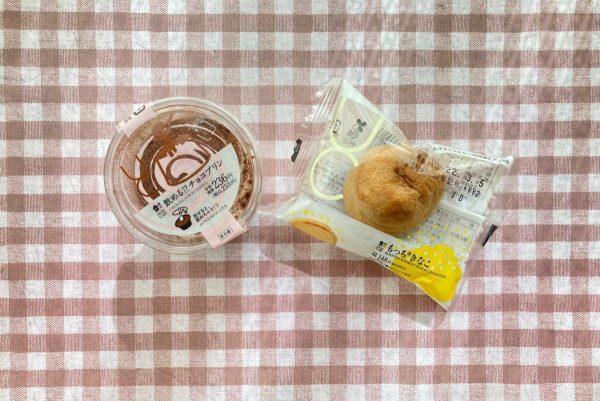 （左）Uchi Café 飲める!? チョコプリン ¥255（右）Uchi Café もっち®きなこ ¥160パッケージ上から。