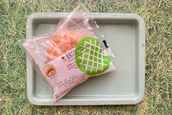 Uchi Café まるでメロンパンみたいなシュークリーム ¥220 沖縄エリアでは3/22からの発売となります。また、商品仕様・商品価格が異なります。
