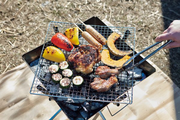 荷物も減らせる！BBQグリル兼用のおすすめ焚き火台4選 | レジャー 