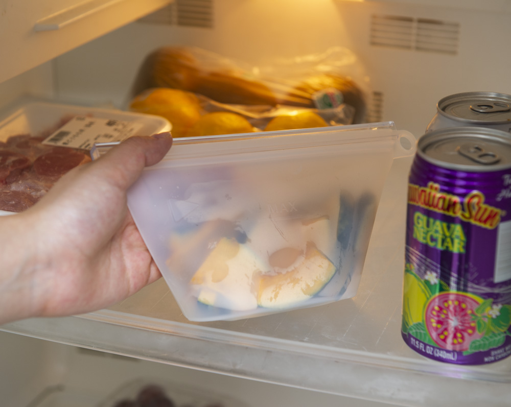 シリコーン保存袋の食材を冷蔵庫で保存