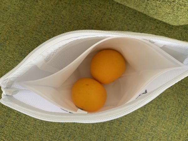 DEAN & DELUCA クッションバッグインバッグ ホワイト Sサイズにオレンジを2個入れてみました