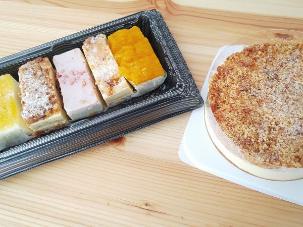 成城石井自家製 生プレミアムレアチーズケーキとレアチーズケーキアソート