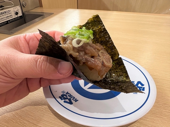 くら寿司の「秋刀魚 胡麻醤油手巻き（一貫）」