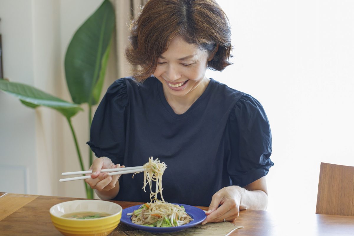 麺好きに嬉しい！【ケンミンのお米100%ビーフン】ならグルテンフリーでヘルシー | トレンド | フード・レシピ | Mart[マート]公式 ...