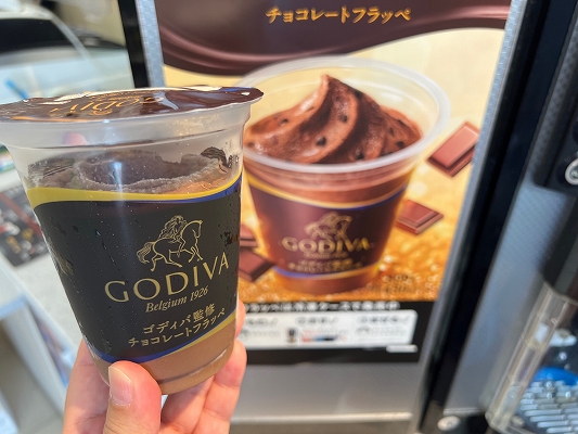 「ゴディバ監修チョコレートフラッペ」はコーヒーマシンでつくる