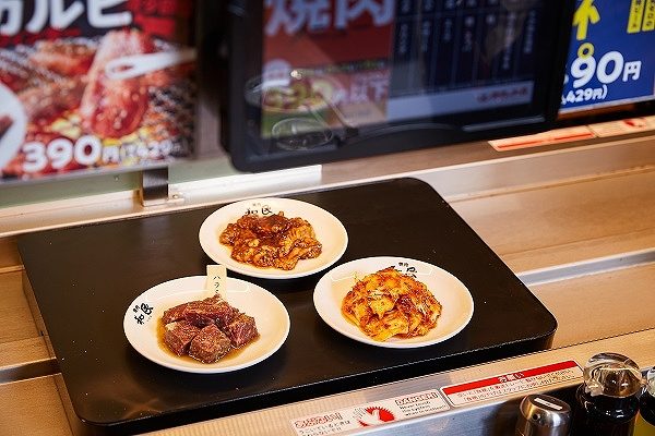 焼肉の和民ではメニューが特急レーンで運ばれてくる