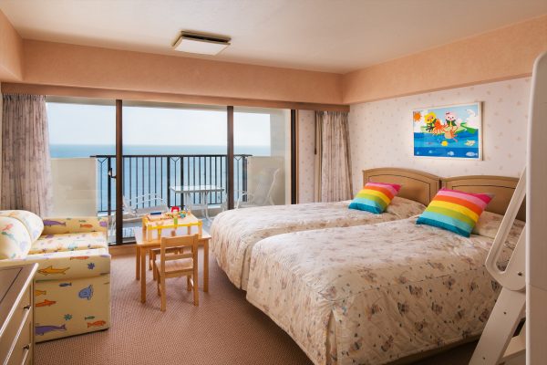 「アオアヲ ナルト リゾート」の二段ベッドのある客室