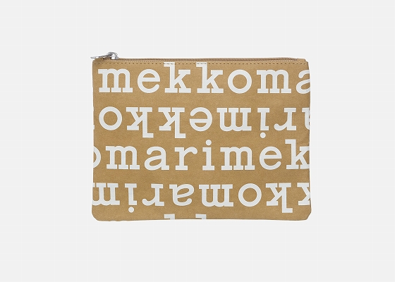 マリメッコのロゴ柄の「MARIMADE Pouch A5」