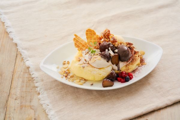 むさしの森珈琲の「渋皮栗のモンブランパンケーキ」