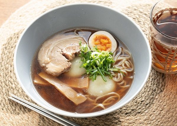 コストコ　北海道 もちもちじゃがまん スープ付き 24 個 (4食) を具材にしたラーメン