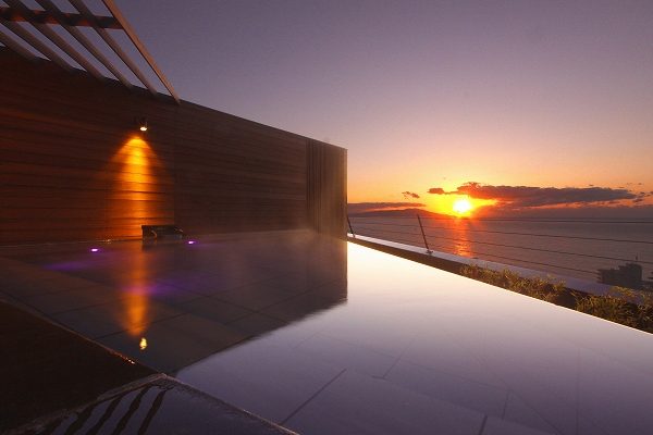 熱川プリンスホテルの天空露天風呂の夕景