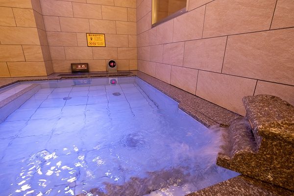「天然温泉 岩盤浴 スパジアムジャポン」の水風呂
