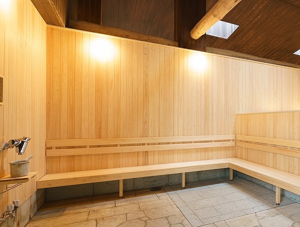 「大谷田温泉 明神の湯」の屋内休憩スペース