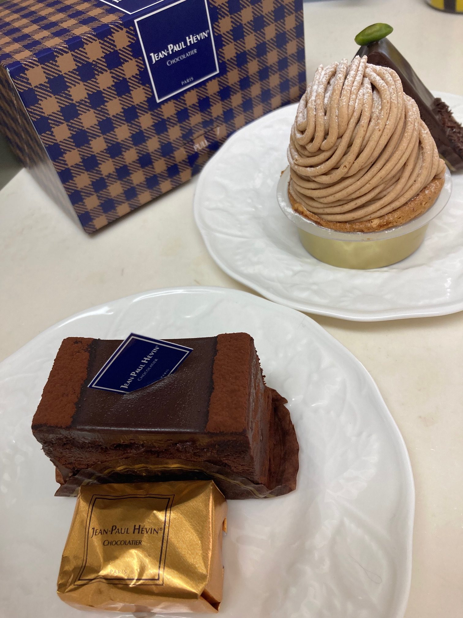 チョコケーキとモンブラン