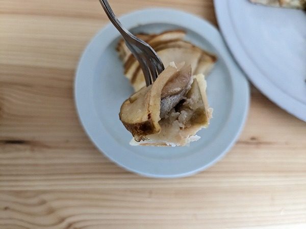 成城石井　成城石井自家製 青森県産りんごを丸ごと1個使ったアップルパイをカットしたもの