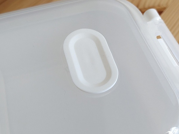 ダイソー　保存容器としても使えるお弁当箱（エア弁付、950ml）のエア弁