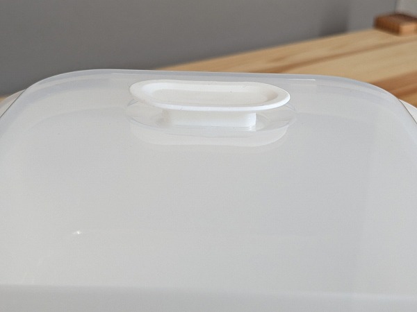ダイソー　保存容器としても使えるお弁当箱（エア弁付、950ml）のエア弁