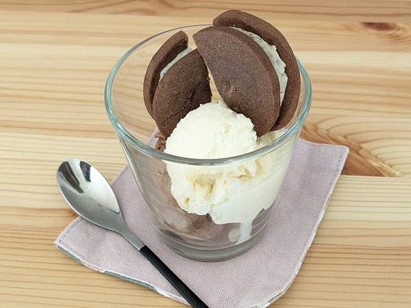 成城石井　成城石井自家製 サクッとサブレのチョコミントバターサンドをトッピングしたアイスクリーム