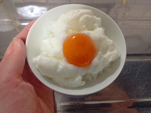 セリア「ふわふわエッグメーカー」を使って作った卵かけごはん