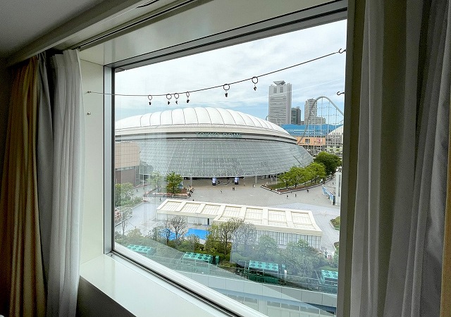外に見える東京ドームが胸熱なこちらの窓も装飾可能です。