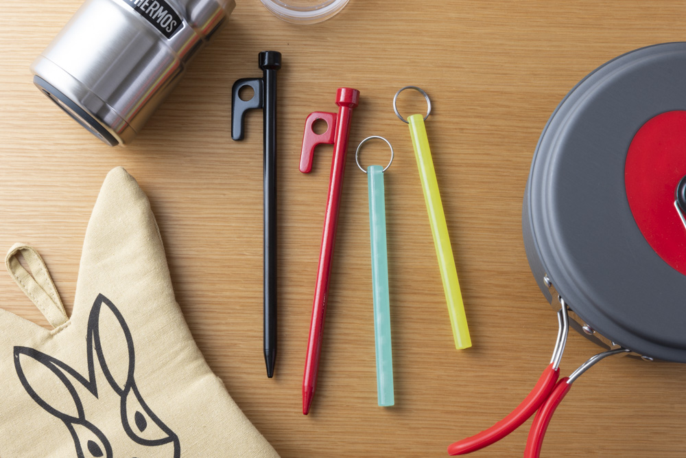 セリア ✨　4点 Seria（セリア）】キャンパーの間で口コミ最強！スチールペグ＆蓄光