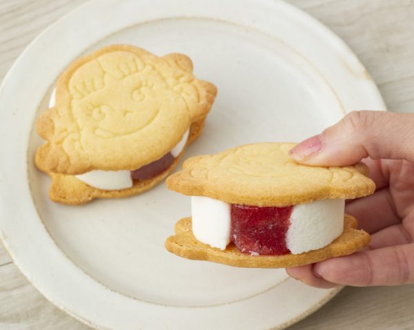 不二家　ペコサンド あまおう苺味