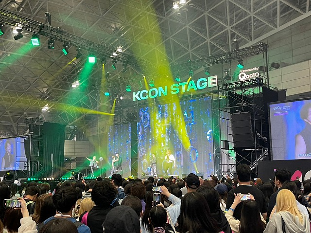 KCON　stageの様子