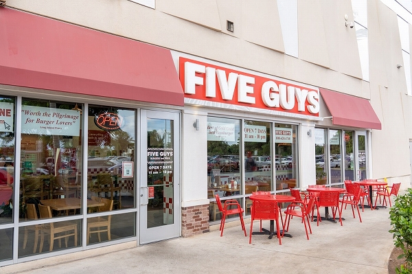 Five Guys Burgers and Fries外観