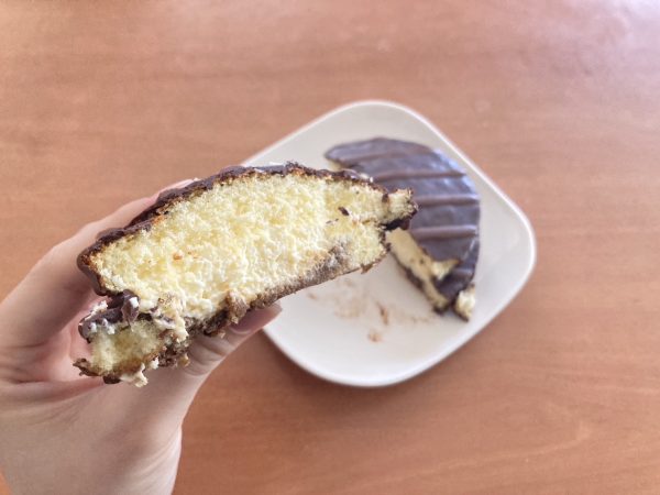 チョコケーキの中身見せ。