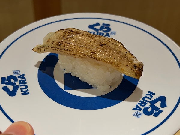 くら寿司の「炙り熟成のどぐろ（一貫）」
