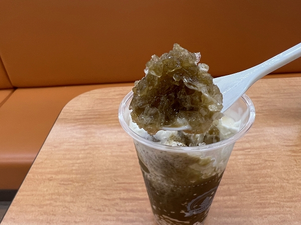 ミニストップの「ほうじ茶わらび」のほうじ茶ソース