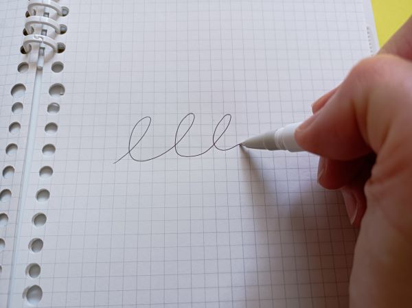 セリア「ボールペン付きセラミックカッター」のボールペンで書く図