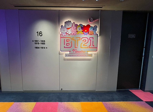 エレベーターホールにはBT21のメンバーがお出迎え