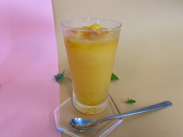サンマルクカフェの「アプリコットスムージー＆とろ～り黄桃果肉ソース」