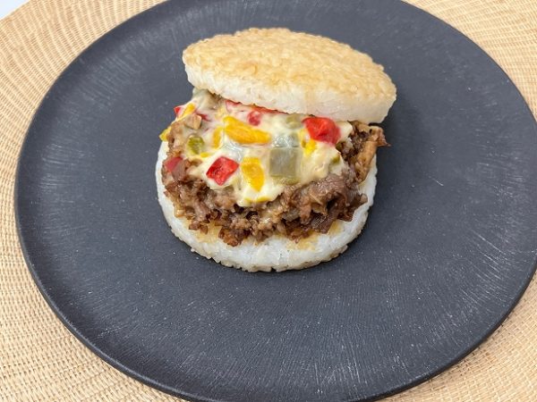 モスバーガーの「モスライスバーガー＜チーズ焼肉＞」