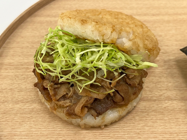 モスバーガーの「ひと手間かけるモスライスバーガー＜豚生姜焼き＞」のアレンジ