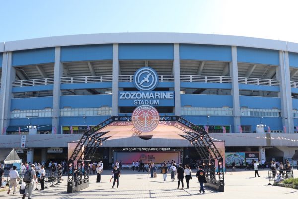 目の前が海の『ZOZOマリンスタジアム』。キッズサービスが充実していて子連れに優しい球場