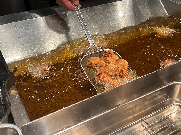 丸亀製麺の「てりやきタル鶏ぶっかけうどん」は鶏天ではなくから揚げを使用