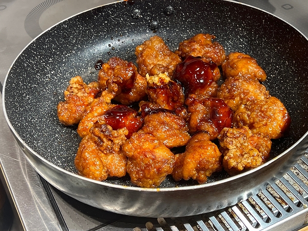 丸亀製麺の「てりやきタル鶏ぶっかけうどん」は鶏から揚げを二段階で味付け
