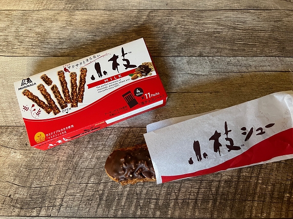 森永製菓の菓子とコラボした「ビアードパパ」の「小枝シュー」