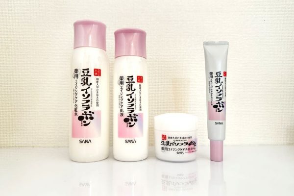 サナ なめらか本舗〈左から〉 薬用リンクル化粧水 ホワイト 医薬部外品 200mL ￥1,210、薬用リンクル乳液 ホワイト 医薬部外品 150mL ￥1,210、 薬用リンクルナイトクリーム ホワイト 医薬部外品 50g ￥1,210、薬用リンクルアイクリーム ホワイト 医薬部外品 20g ￥1,100（常盤薬品工業）