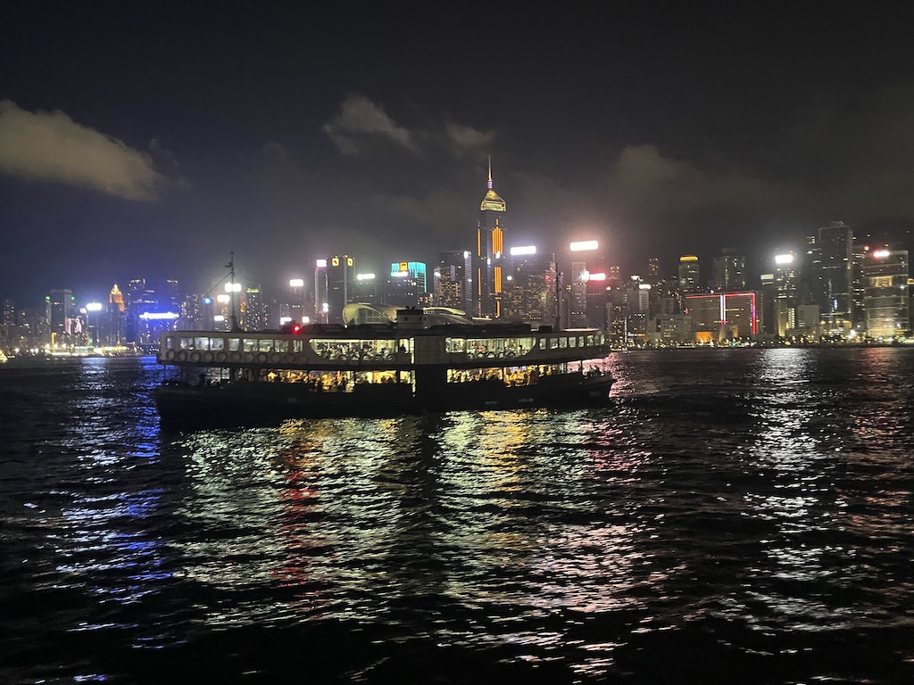 香港　ひとり旅　スターフェリー　夜景